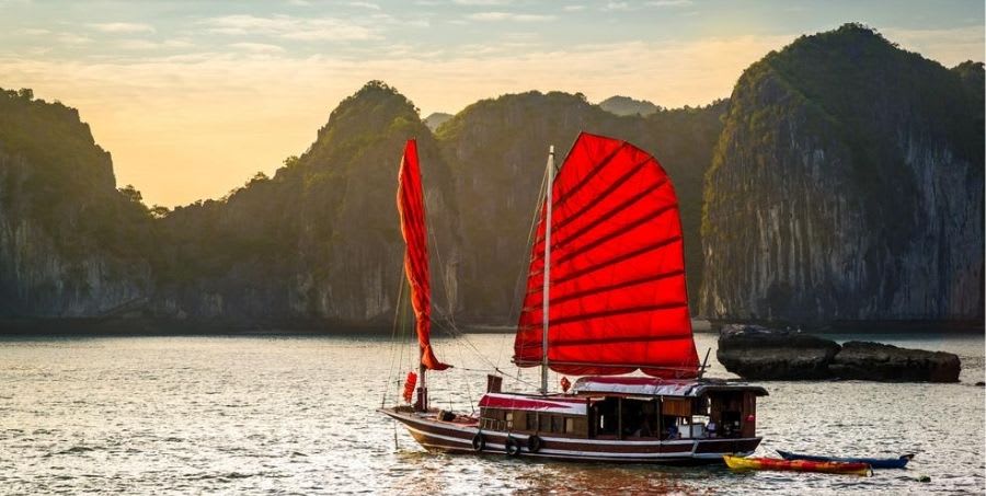 experience-halong-bay-on-guided-tour.jpg