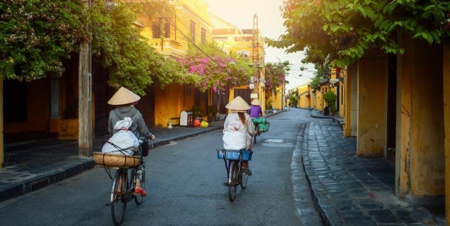 cycle-in-hoi-an-on-vietnam-holiday.jpg