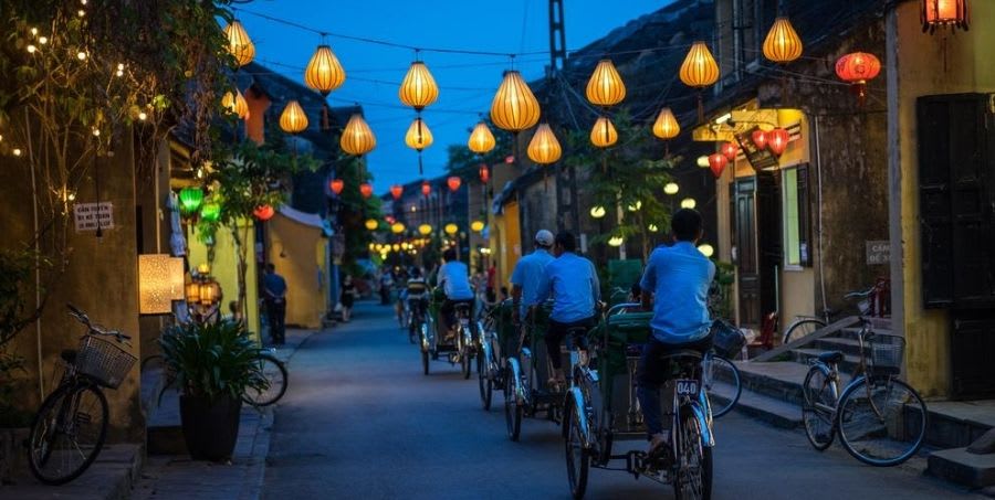 discover-hoi-an-at-nightime-on-vietnam-holiday.jpg