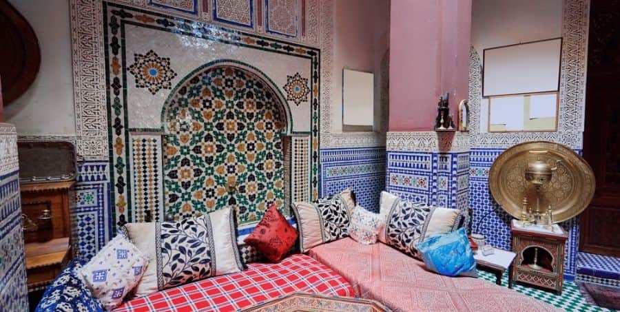 moroccan-traditional-riad-interior.jpg