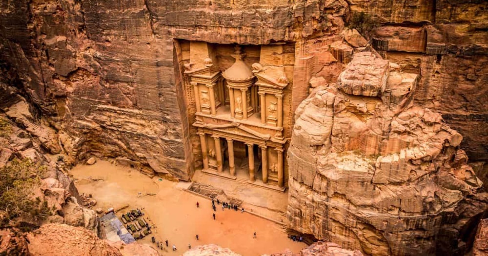 visit-petra-jordan-holiday.jpg