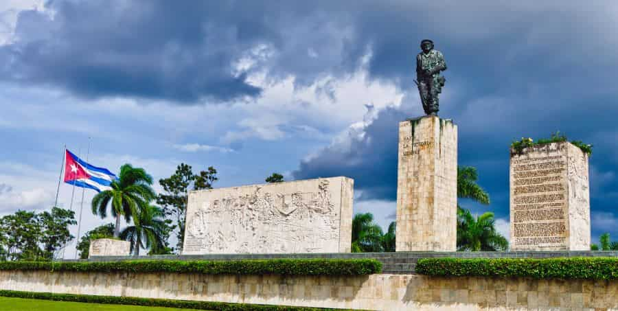 visit-che-guevara-monument-santa-clara-cuba.jpg