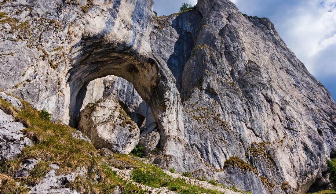 Fully guided walking excursion to Piatra Craiului