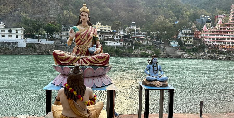 hindu-deity-statues-ganges-river-rishikesh-india.jpg