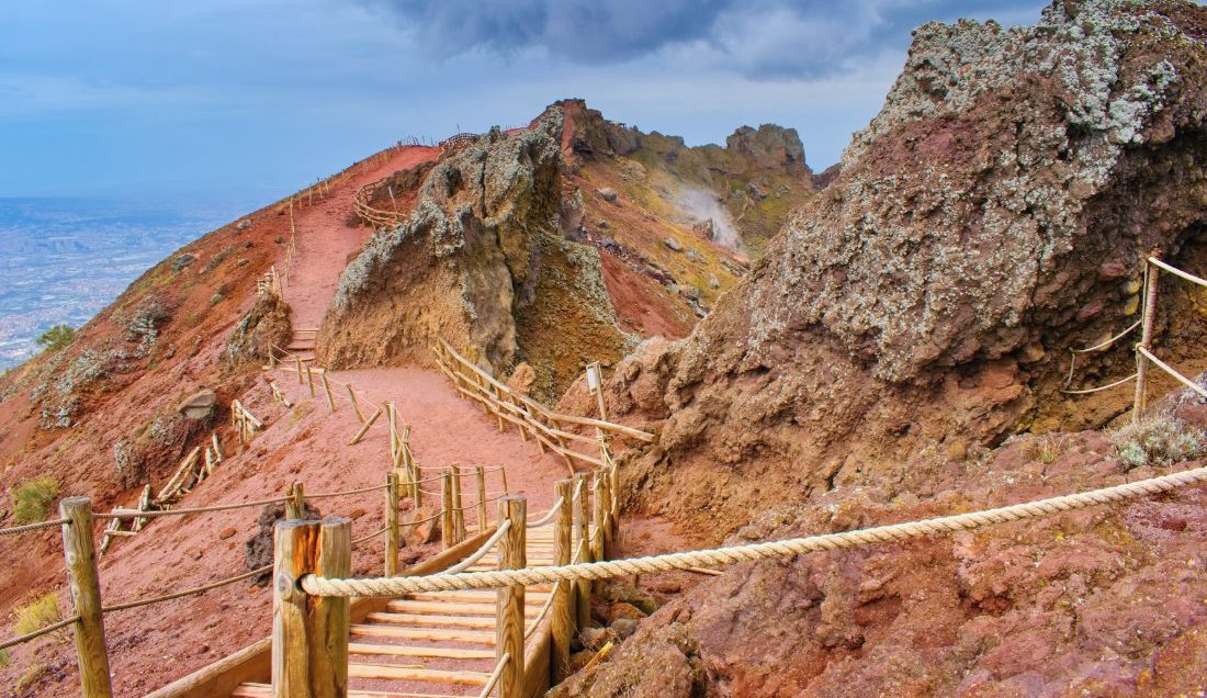 Hike to the crater of Mount Vesuvius