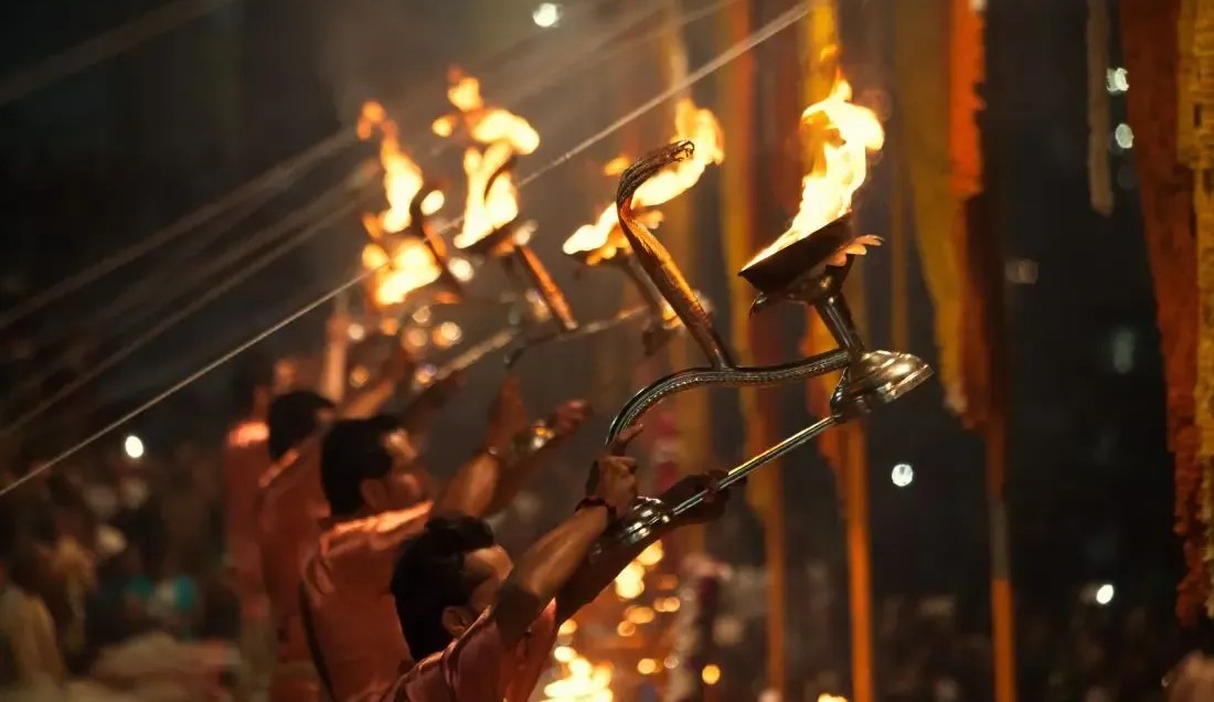 Experience Aarti at the Holy River Ganges