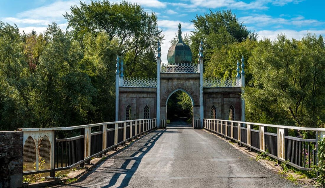 See the stunning arched gateway at Dromana House.