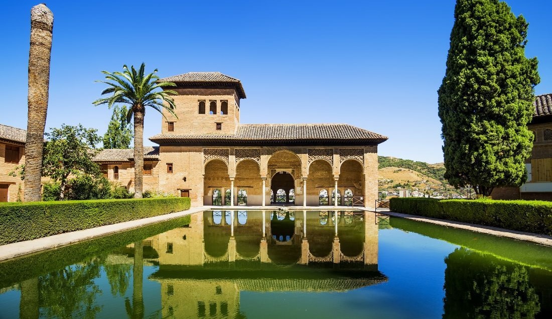 Explore the UNESCO World Heritage site of La Alhambra