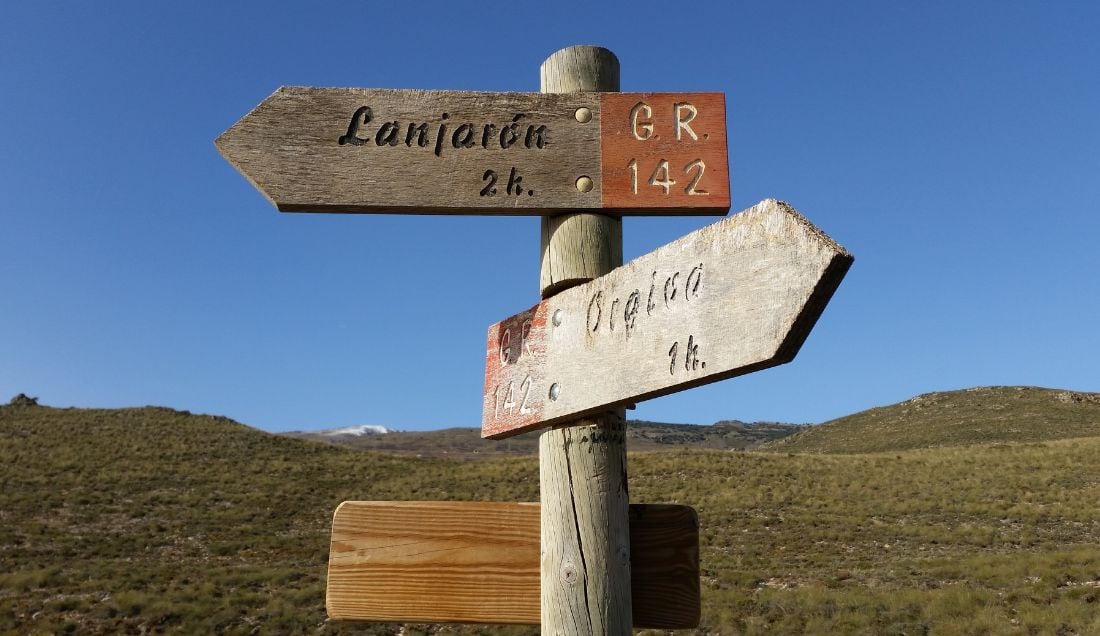 Explore the top hiking trails of  Sierra Nevada.