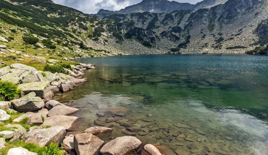 Explore the tranquil waters of Banderishki Lake.