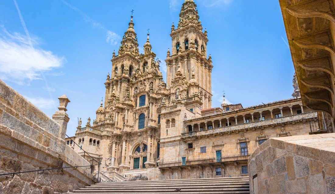 Arrive at Santiago de Compostela.
